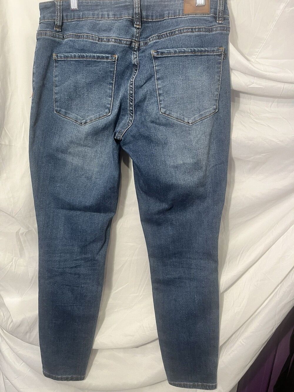 Tahari Kelly Classic Skinny Women’s Blue Jeans Size 8/29 - Picture 2 of 9